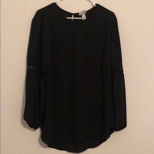 Black blouse with lace sleeve
